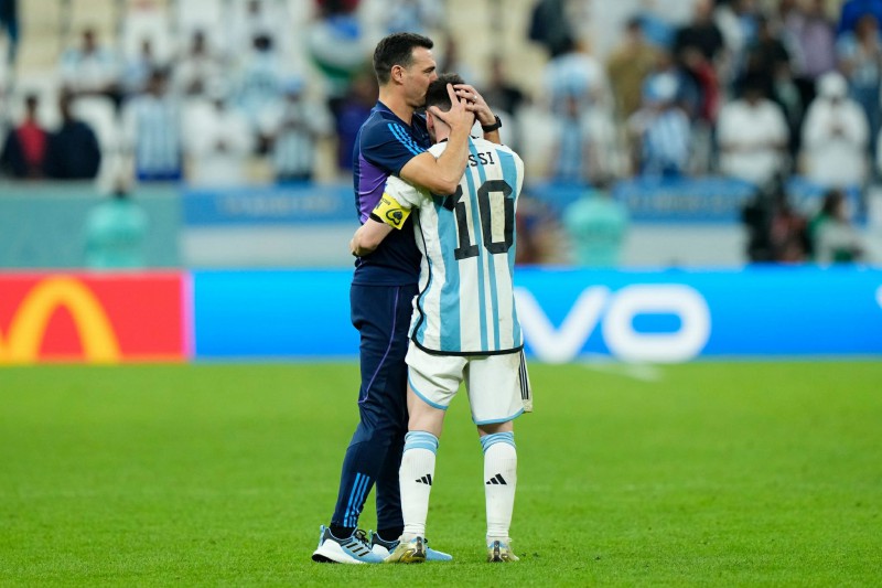 “我们尊重所有球队”——斯卡洛尼驳斥阿根廷淘汰荷兰后的相关批评_