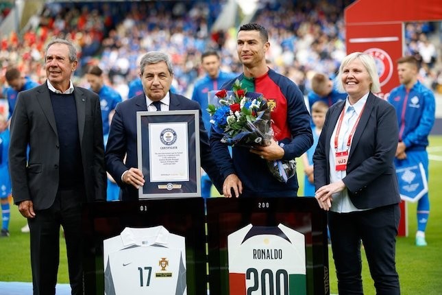 C罗成为男子国际足球比赛上首位出场200次的球员_