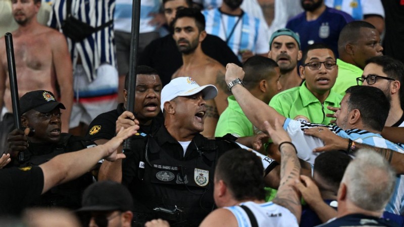 场外骚乱致世预赛推迟进行，巴西阿根廷皆遭FIFA施惩