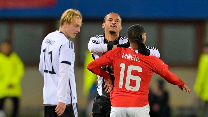 拜仁前锋萨内因在代表德国出战友谊赛推搡对手 被国足联罚禁赛三场处分