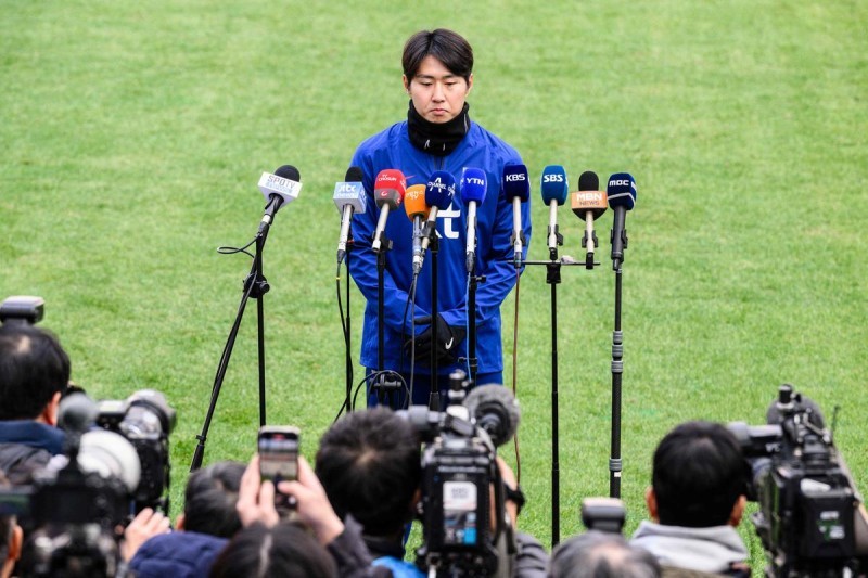 韩国国脚李康仁为亚洲杯上的争吵道歉