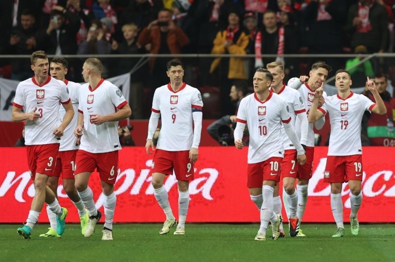 欧洲杯预选赛——5比1战胜爱沙尼亚　波兰晋级附加赛决赛