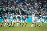 南美足联与巴西足协向阿根廷送上祝福：为南美赢下世界杯_