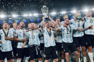 梅西助攻双响劳塔罗传射，阿根廷3-0大胜意大利问鼎美欧杯冠军_