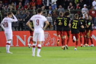 莱万首开纪录难救主，比利时6-1横扫波兰重返胜轨_