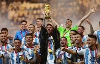 ◤卡塔尔世界杯◢ 姆巴佩戴帽无果，迪马利亚、梅西破赛史纪录，阿根廷4-3点胜法国称王.._